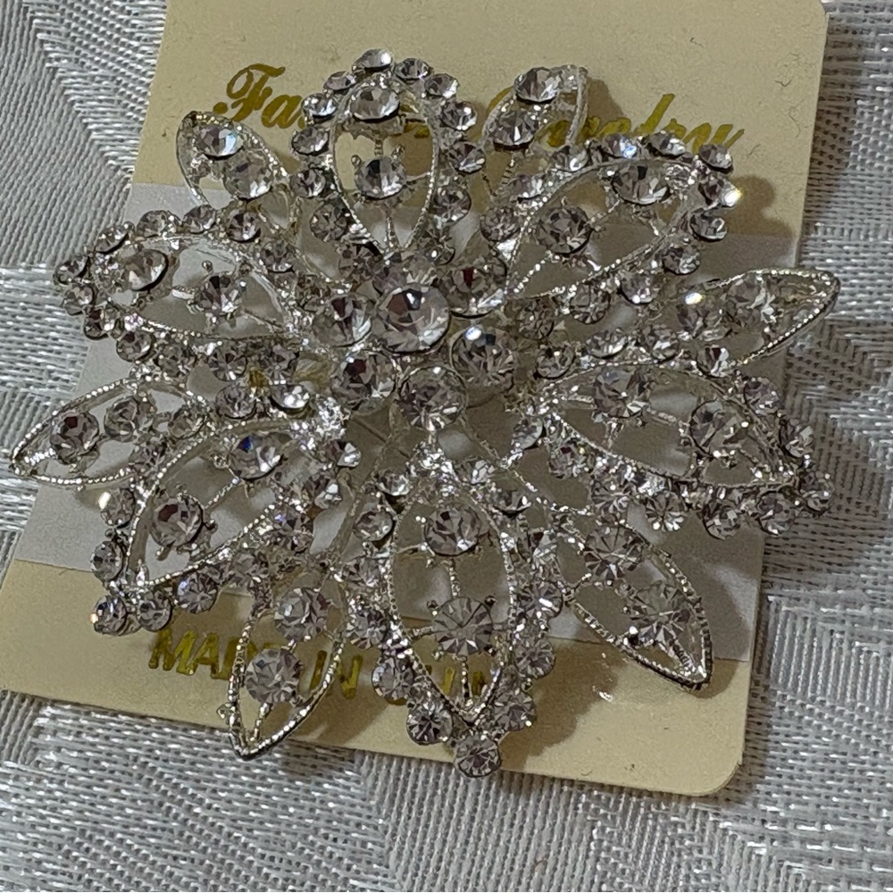 Large rhinestone flower brooch jewelry